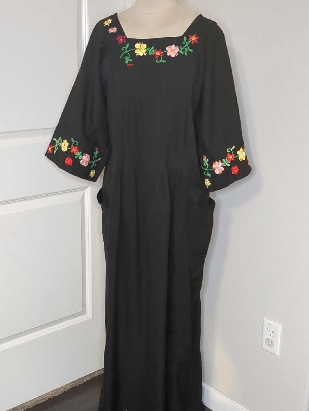 Embroidered Black Boho Maxi Dress Floral Kaftan Vintage 1960s SZ Med